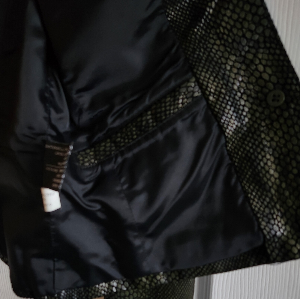 Danier Metallic Textured Black and Olive Two-Piece Skirt Set - Picture 11 of 16